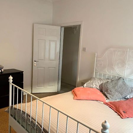 ניוקאסל אנדר ליים Beautiful Home, 3 Bedroom House Near Alton Towers, Wedgwood Museum, Universities מראה חיצוני תמונה