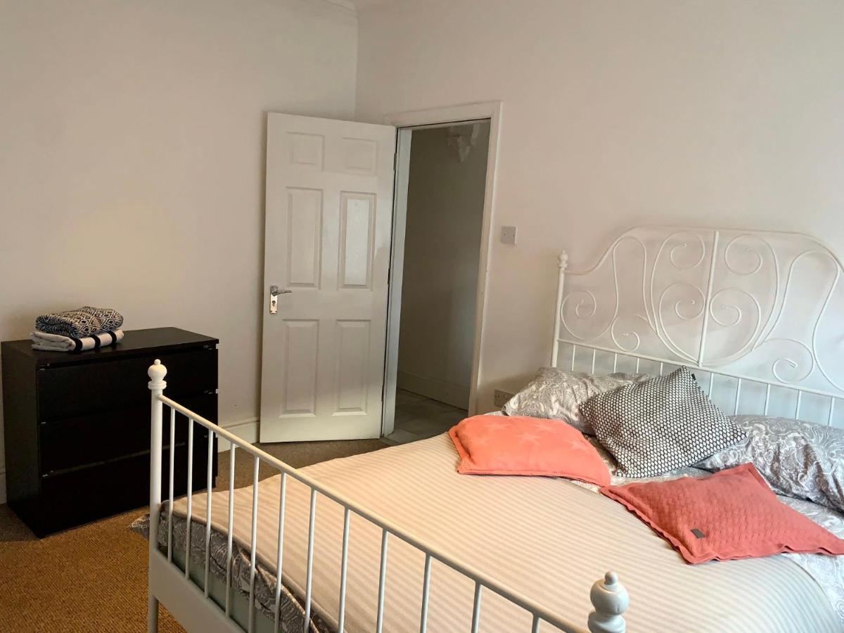 ניוקאסל אנדר ליים Beautiful Home, 3 Bedroom House Near Alton Towers, Wedgwood Museum, Universities מראה חיצוני תמונה
