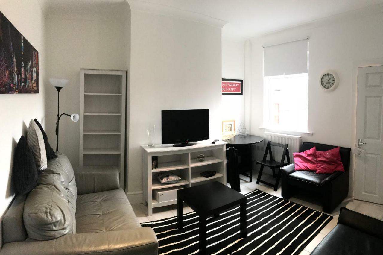 ניוקאסל אנדר ליים Beautiful Home, 3 Bedroom House Near Alton Towers, Wedgwood Museum, Universities מראה חיצוני תמונה